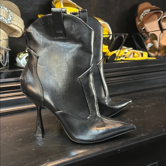 Fashion Nova Sleek Black Heeled Boots counrty - Picture 4 of 4